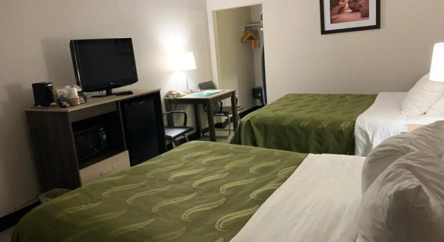 Четырёхместный номер Standard Quality Inn Airport East