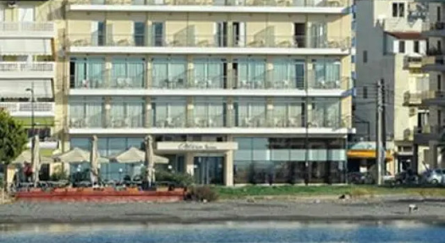 Трёхместный номер Standard с балконом и с частичным видом на море Hotel Ostria