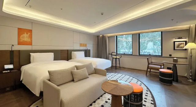 Семейный люкс The Bund Hotel