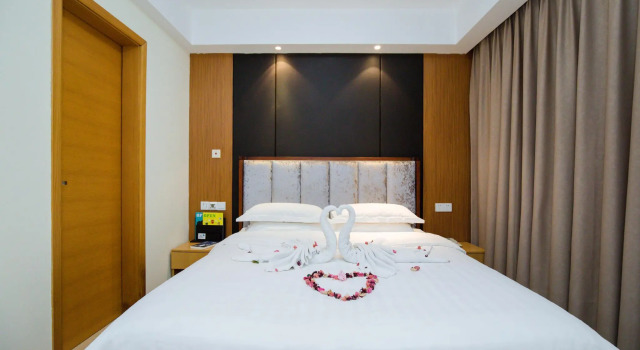 Koschenny Graceland Residence, Varaa Hotelli Hotellit Wuxi uima-altaalla, Uima-allas