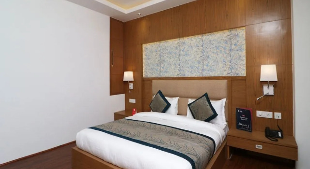 Oyo 10824 Hotel Star Suites, Забронировать Отель Чхатарпур 