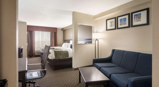 Четырёхместный люкс Comfort Suites Forsyth near I-75