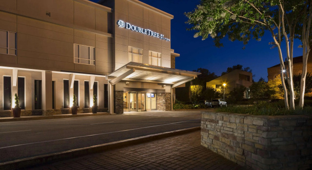 DoubleTree by Hilton Hotel Raleigh Brownstone University