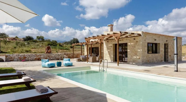 Вилла Unique Stonebuilt rural Retreat & private pool II