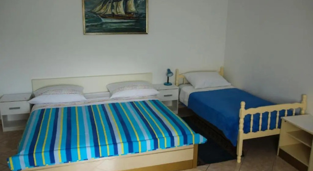 Apartments Zdravko-150m from beach