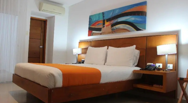 Двухместный номер Standard с балконом Hotel Atrium Plaza