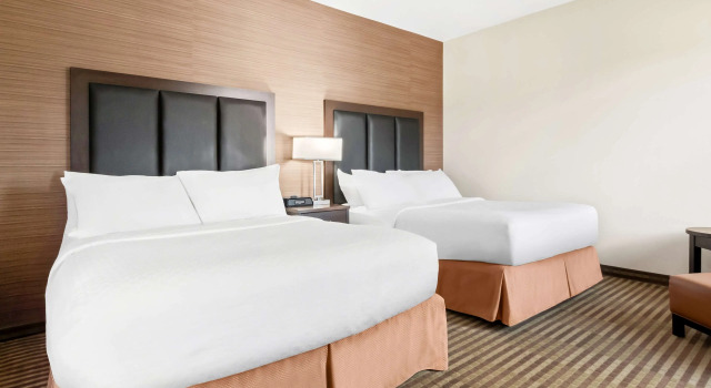 Четырёхместный номер Standard Best Western Plus Fergus Hotel