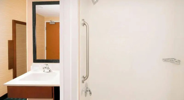 Четырёхместный номер Standard Fairfield Inn & Suites Albany East Greenbush