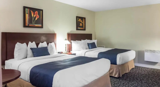 Четырёхместный номер Standard Quality Inn Mont-Laurier