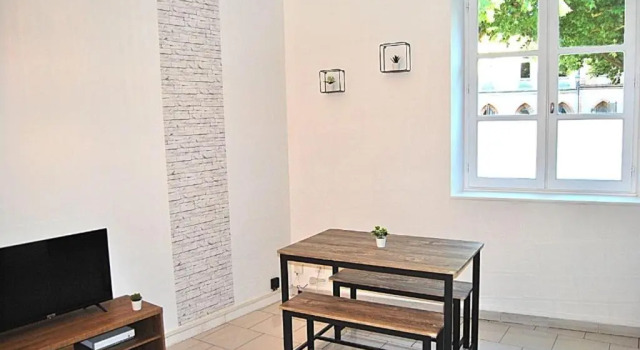 Апартаменты T2 en RDC style industriel en centre ville "Cottage de Moissac"