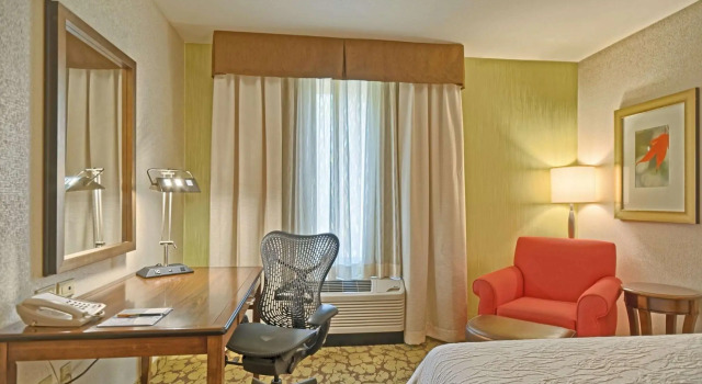 Четырёхместный номер Standard Hilton Garden Inn by Hilton Mount Laurel