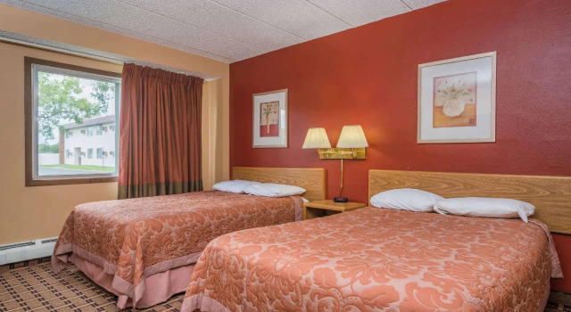 Четырёхместный номер Standard Super 8 by Wyndham Brooklyn Center/MPLS