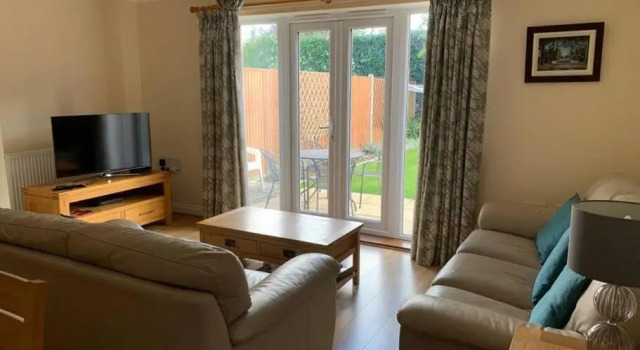 Cheerful 3 Bedroom Home Close To Beach And High St