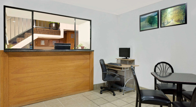 Super 8 by Wyndham Waynesboro