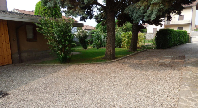 Villa Milano Laghi - Il Giardino Fiorito B&B