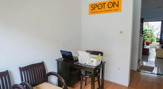 SPOT ON 1792 Roemah Nenekoe Guest House, Rezervasyon Misafirhane Bandung Kidul Bandung