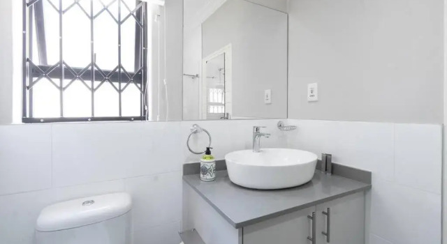 Вилла Private Modern 10 bdrm Home tucked away in Sandton