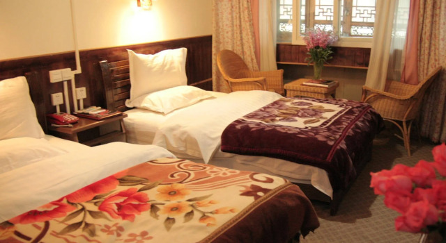 Lijiang Oak Garden Inn, Забронировать Отель Лицзян Юньнань, рядом с Улица Сквер-стрит Древнего города Даянь
