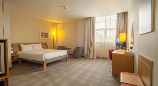 Двухместный номер Superior Novotel Cardiff Centre