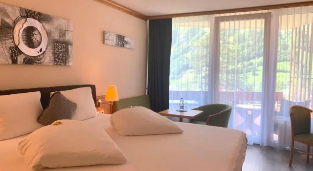 Двухместный номер Standard с балконом Hotel Quellenhof Leukerbad