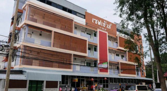 SafeHouses Nakhonsawan, Забронировать Отель Отели Накхонсавана с парковкой, Парковка