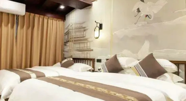 Семейный люкс Luxi Qixi Bieyuan Homestay (Alu Ancient Cave Branch)