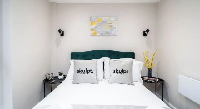 Charm of Leeds in With A Stylish Getaway, Забронировать Отель Отели Англии 3 звезды, 3*
