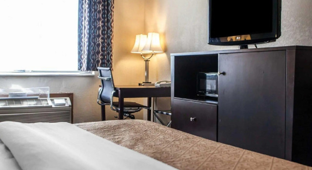 Номер Standard Quality Inn Galesburg near US Highway 34 and I-74