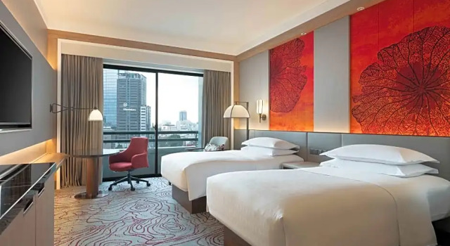 Номер Superior Sheraton Saigon Grand Opera Hotel