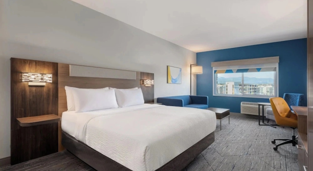 Люкс Deluxe Holiday Inn Express & Suites Courtenay - Comox by IHG