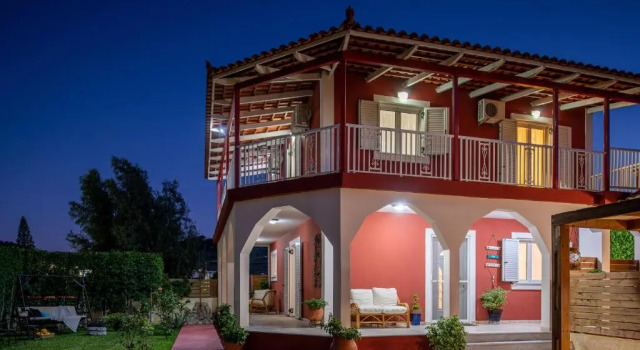 Коттедж с 3 комнатами Diogenis House