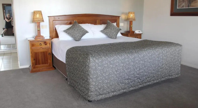 Люкс Deluxe The Saltbush Motor Inn