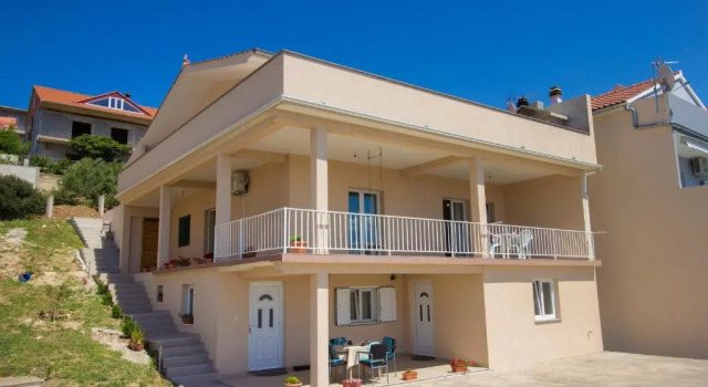 Bulat Sea View Apartments