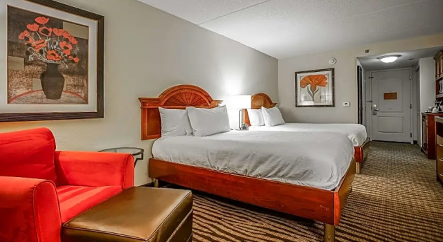 Четырёхместный номер Premium Wyndham Garden Kankakee