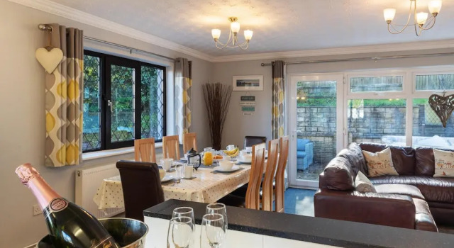 Коттедж Hazelglade Cottage - Hot Tub, Games Room, Pet Friendly