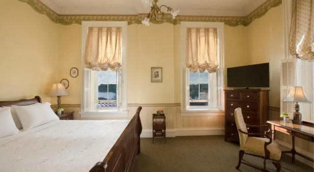 Номер Standard St James Hotel