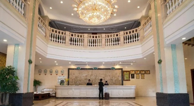 Vienna International Hotel (Shenzhen Shuanglong Subway Station), Rezerwuj Hotel Hotele w Shenzhen z parkingiem, Parking