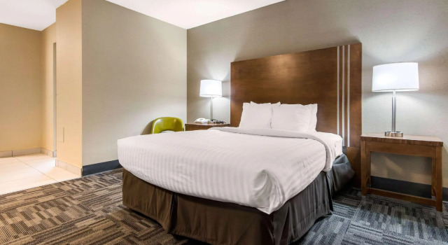 Двухместный номер Standard Quality Inn & Conference Centre