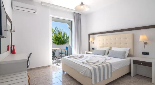 Mythos apartments