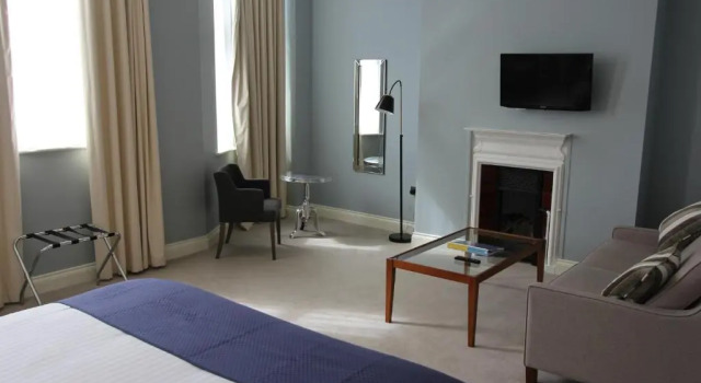 Полулюкс Yarrow Hotel