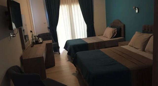 Трёхместный номер Standard с видом на море Livana Hotel