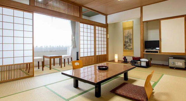 Кровать в общем номере Hiraizumi Hotel Musashibou