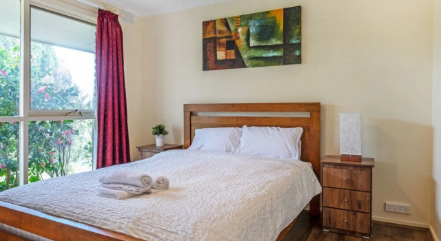 Roomerang at Kergo Place, Book Hotel Kew Melbourne