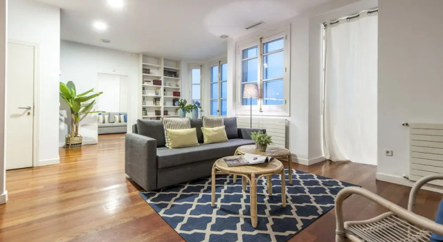 Fuencarral Apartment, Boek Appartement Madrid Community of Madrid, in de buurt van Edificio Grassy