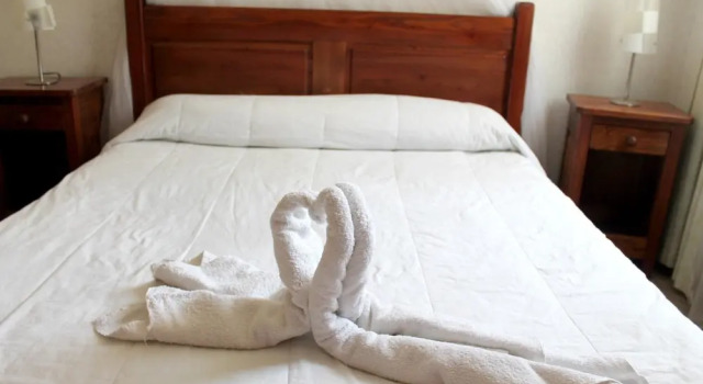 House With one Bedroom in Saint-martin-d'ardèche, With Wonderful Mount, Prenota Casa vacanze Hotel a Alvernia con parcheggio, Parcheggio