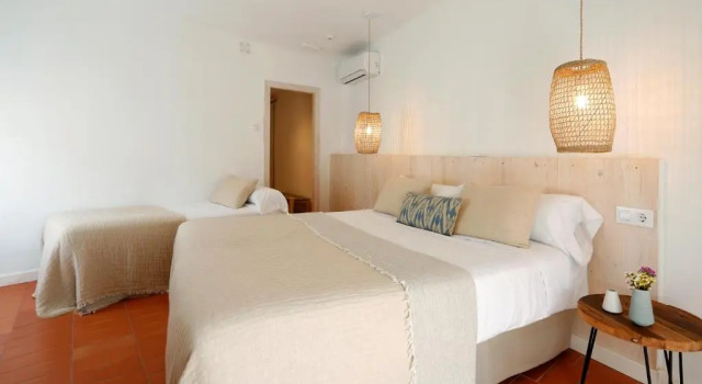 Трёхместный номер Standard Hostal Ses Negres