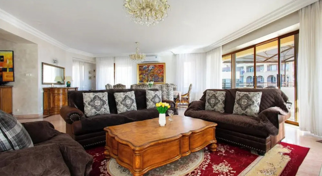 Apartment by Luxe Group HH888