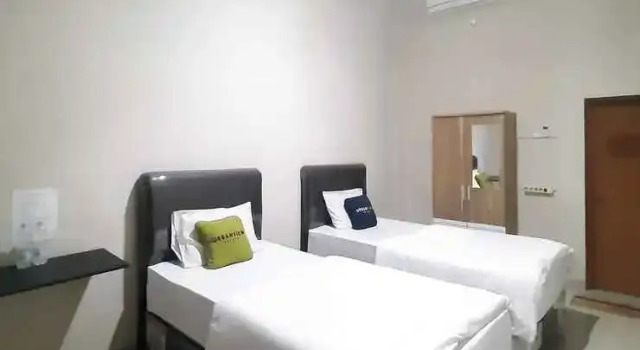 Urbanview Hotel Fira Syariah Muara Enim by RedDoorz, Book Hotel Muaraenim Sumatra