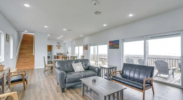 Коттедж Surfside Beach Home w/ Private Boardwalk Access!