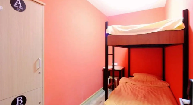 Кровать в общем номере (мужской номер) Meet Fish International Youth Hostel